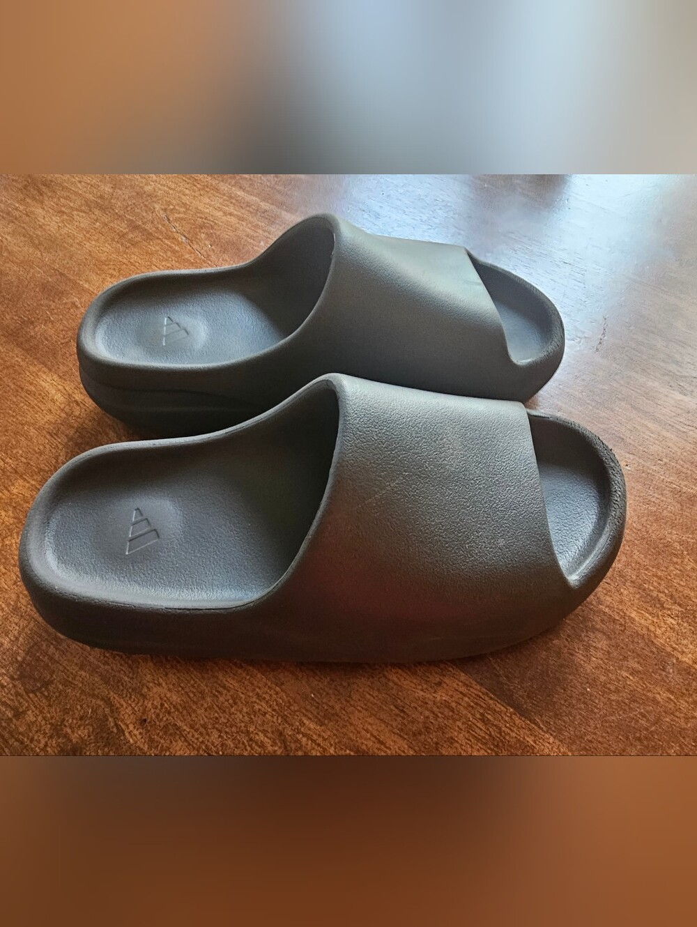 Men's Yeezy Adidas Foam Slides 8 Black Onyx Minimal Slip-On Streetwear